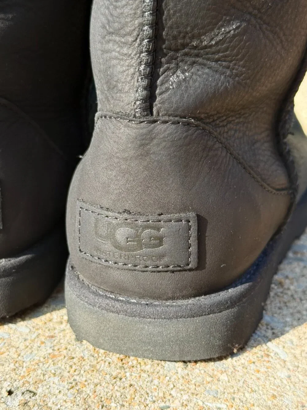 UGG Kids Classic Short II Black Waterproof Boots Size 2 Cozycore Winter 4084